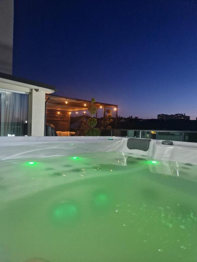 Gavas Jacuzzi & Panoramic View Apartment Cluj Napoca Bagian luar foto